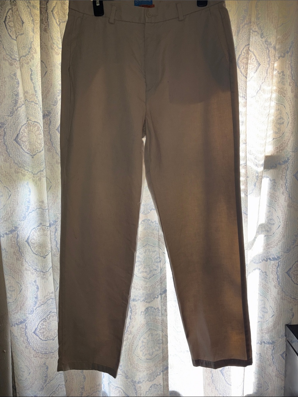 Dockers Straight Leg Pants in Khaki